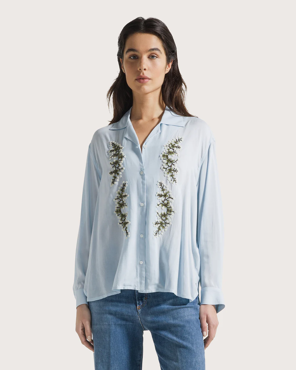 Camicia tela viscosa unita ric. a mano fiori piazzati