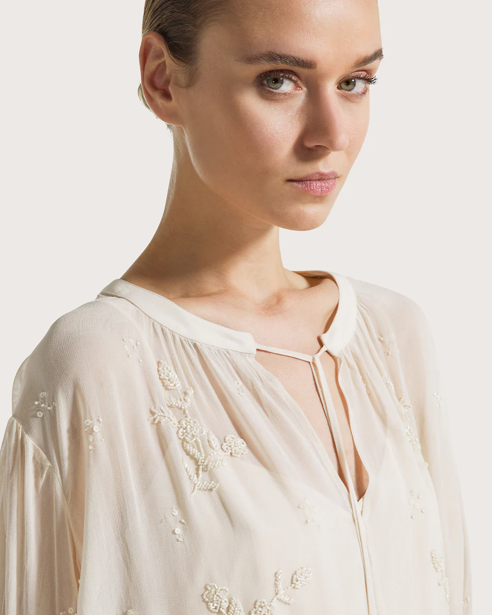 Camicia georgette ricamo a mano ramage perline
