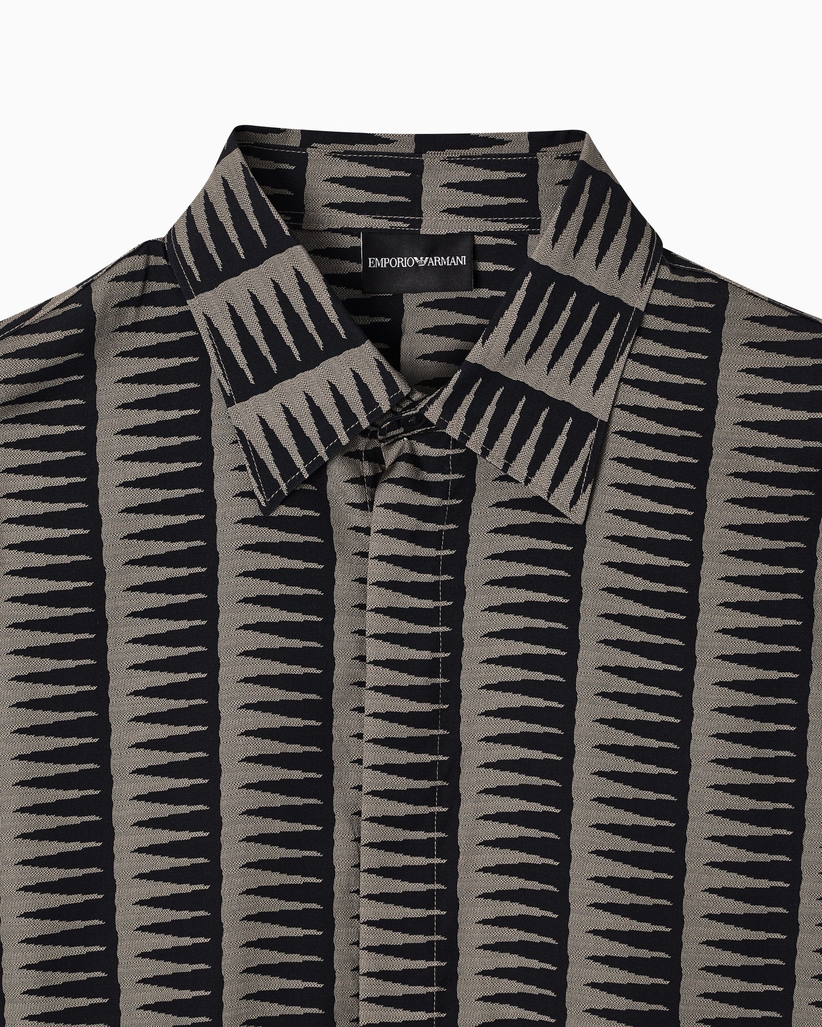 Camicia uomo motivo geometrico grigia e nera Emporio Armani