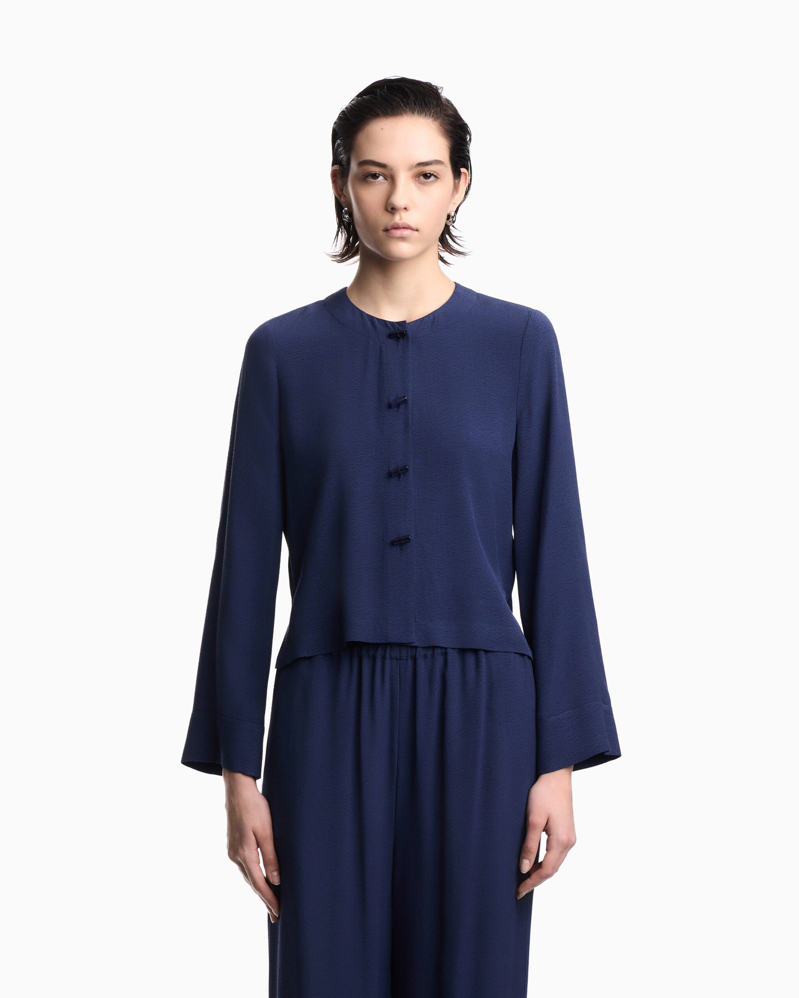 Camicia donna blu con maniche svasate Emporio Armani